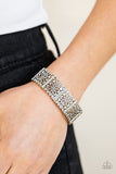 Paparazzi Summer Scandal - Silver Flower Bracelet